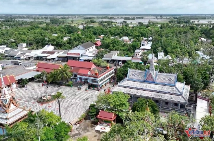 Toàn cảnh chùa Sro Lôn