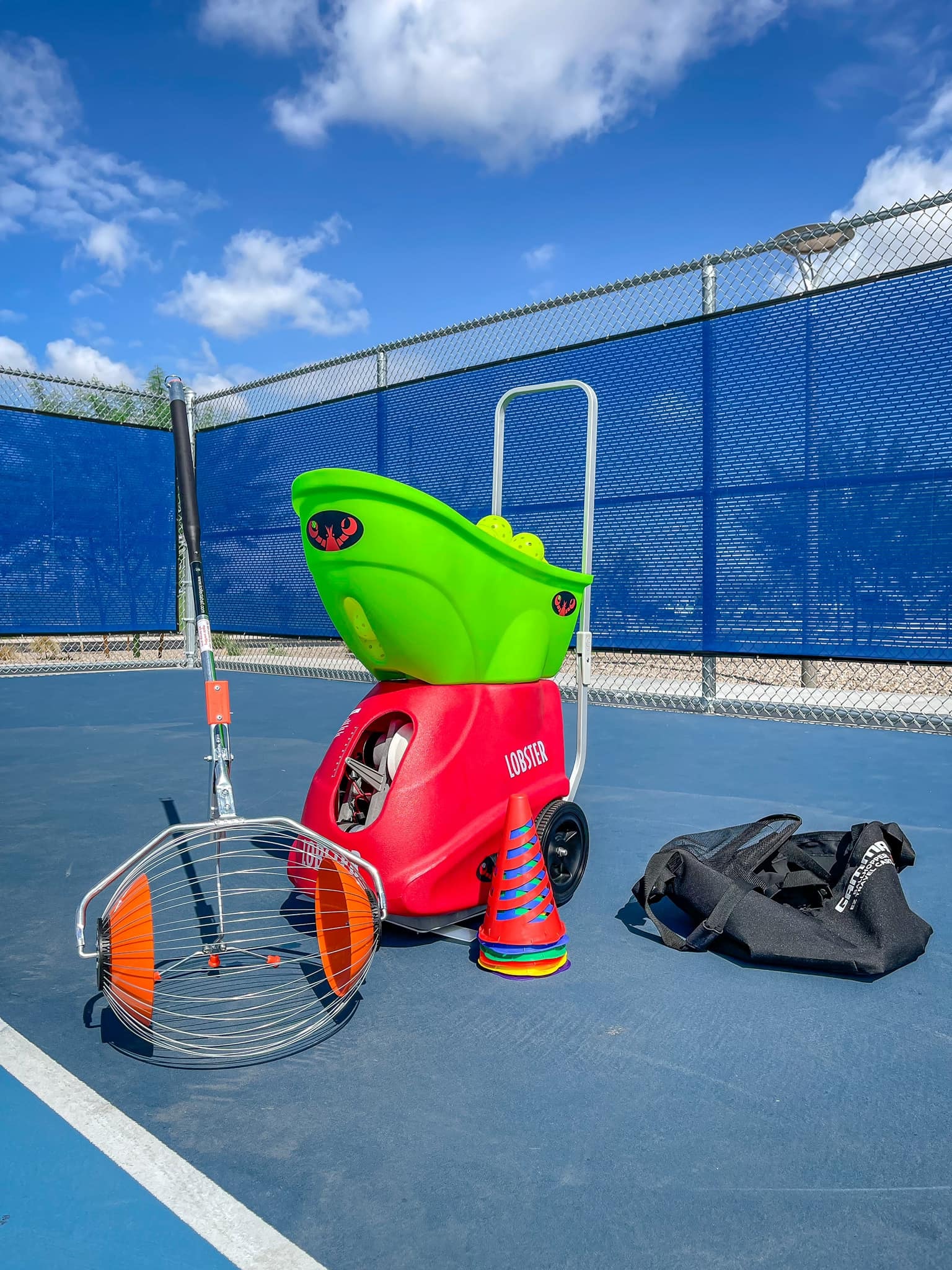 Máy bắn bóng pickleball Lobster Pickle Two hỗ trợ tập luyện đơn lẻ