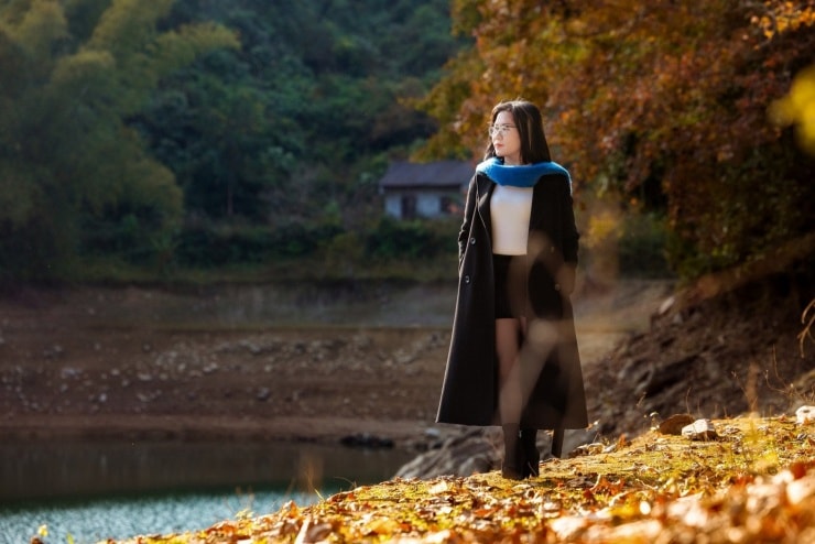 Không gian trong lành tại hồ Bản Viết phù hợp cho các hoạt động dã ngoại, cắm trại.