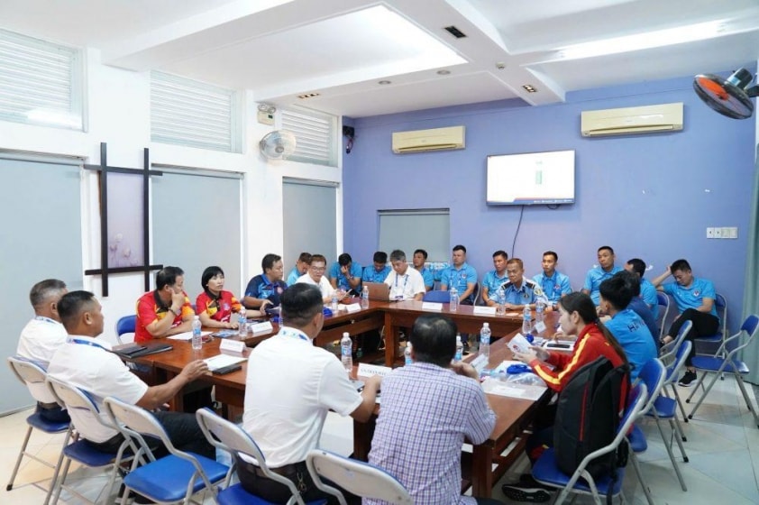 Đại diện 4 đội bóng tham dự giải Futsal nữ VĐQG 2025 tại buổi họp kỹ thuật