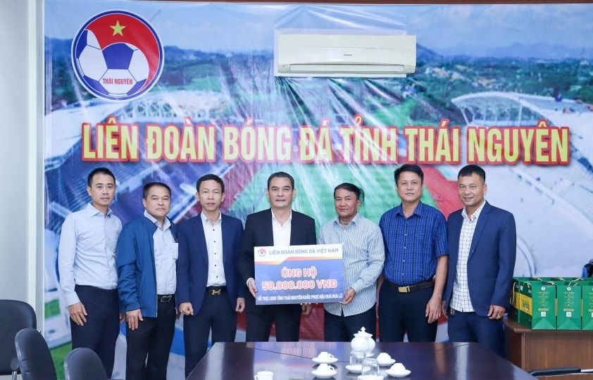 VFF hỗ trợ các liên đoàn bóng đá địa phương khắc phục hậu quả thiên tai