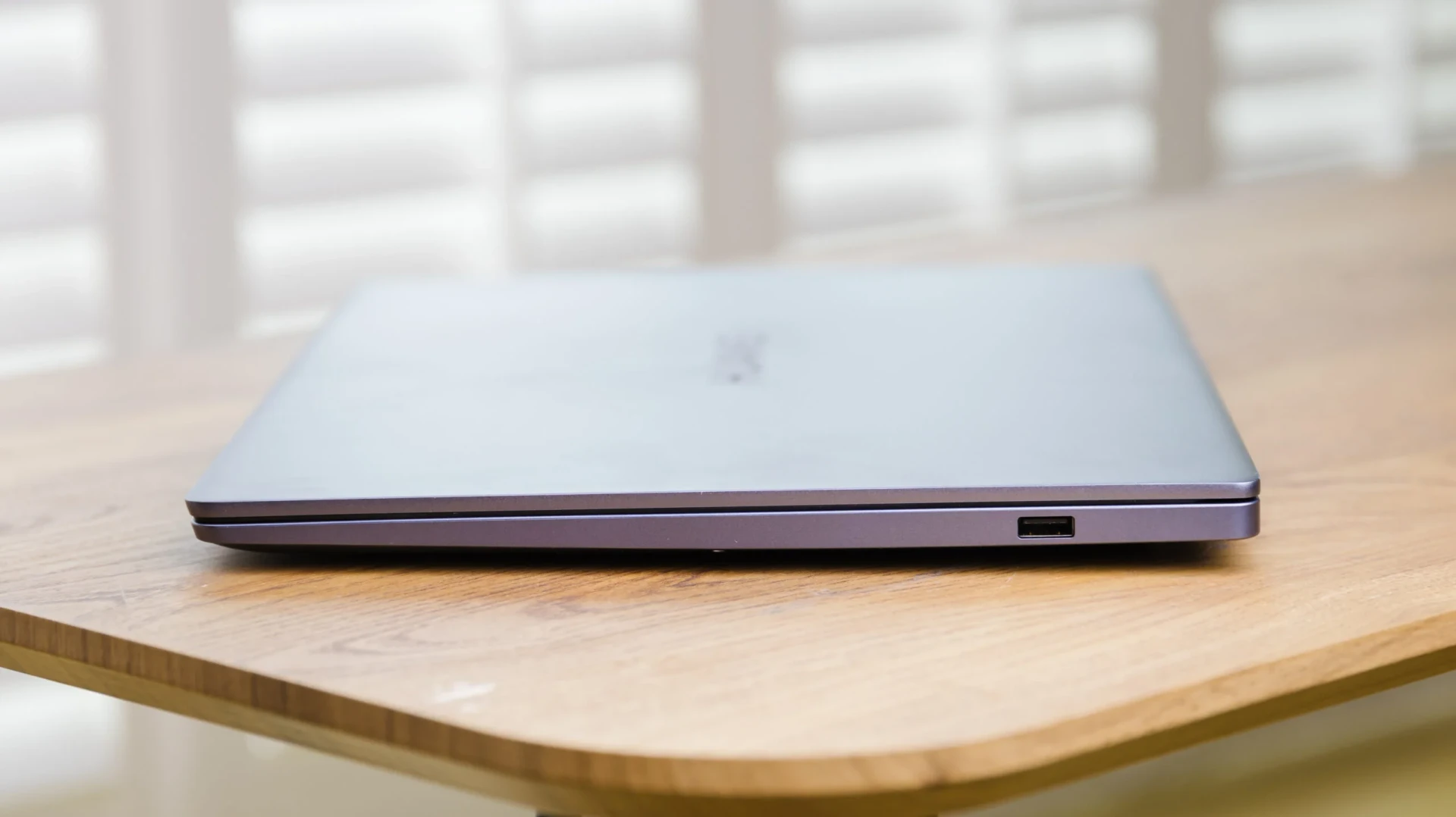 Cổng kết nối trên Huawei MateBook D 16