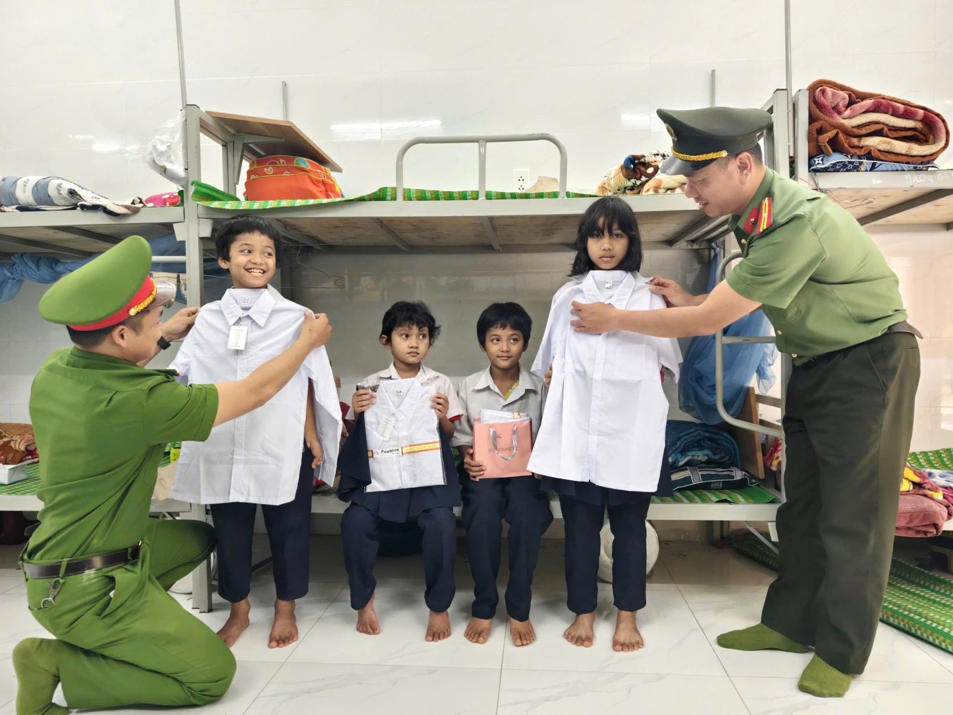 اتحادیه جوانان پلیس کمون AVUONG