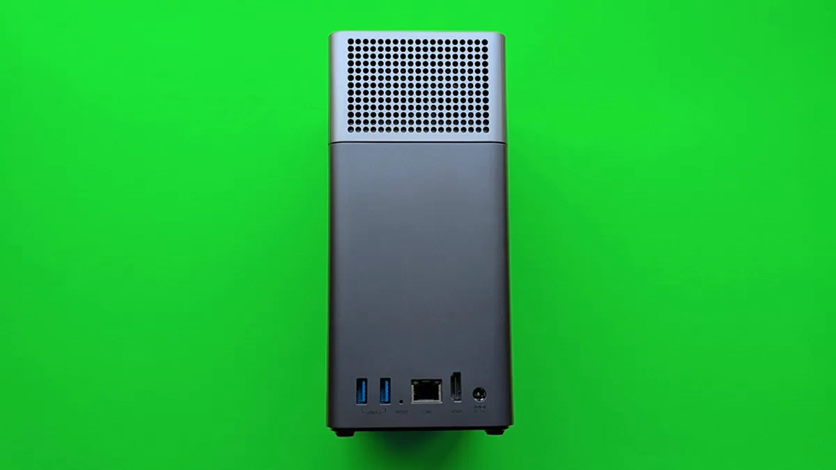 Tổng thể thiết kế nhỏ gọn của UGREEN NASync DH2300