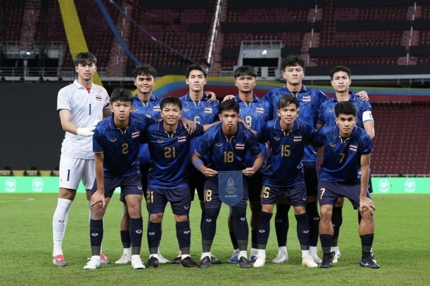 Các cầu thủ U23 Thái Lan tập luyện chuẩn bị cho giải châu Á