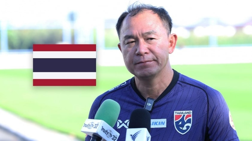 HLV Thawatchai dẫn dắt buổi tập đầu tiên của U23 Thái Lan tại Rangsit