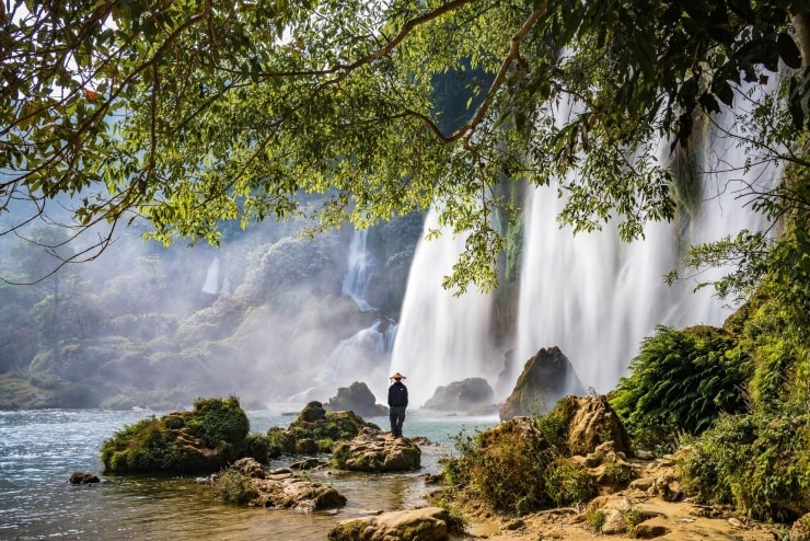 Dòng suối trong vắt tại Cao Bằng thu hút du khách chiêm ngưỡng
