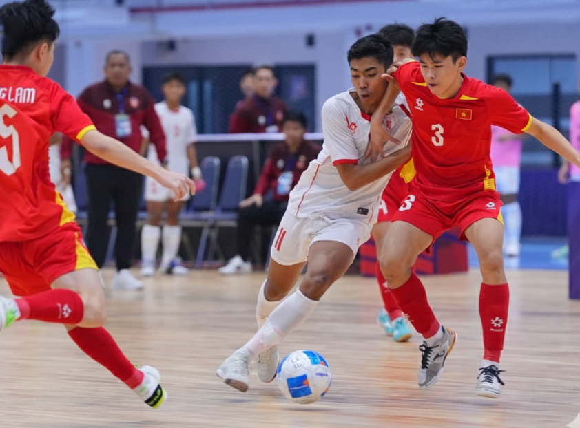 U16 futsal Việt Nam nỗ lực trong trận tranh hạng Ba với Myanmar