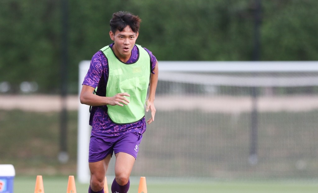 Tiền đạo Bùi Vĩ Hào tập luyện cùng các đồng đội tại U23 Việt Nam