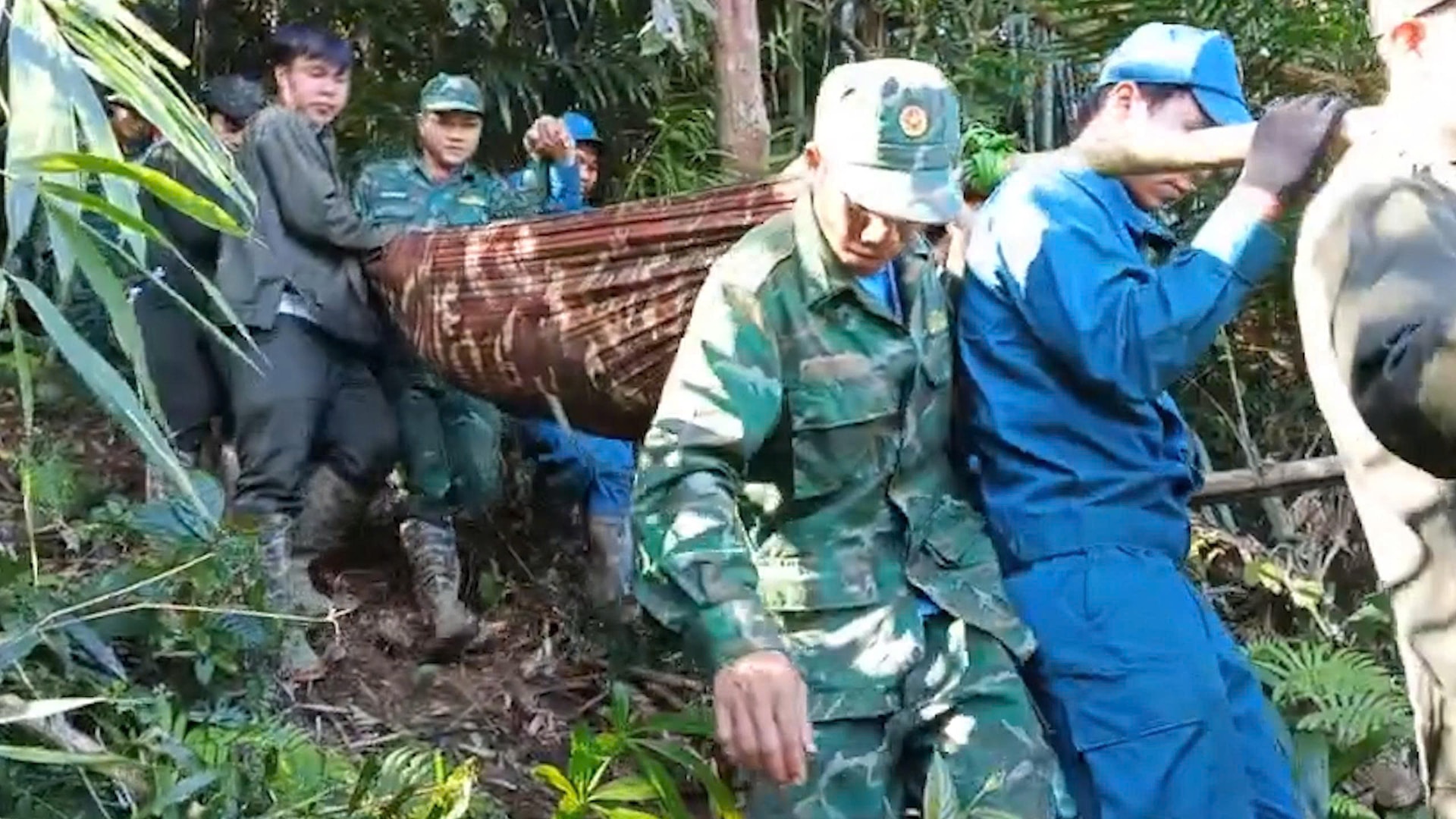 khiêng cáng
