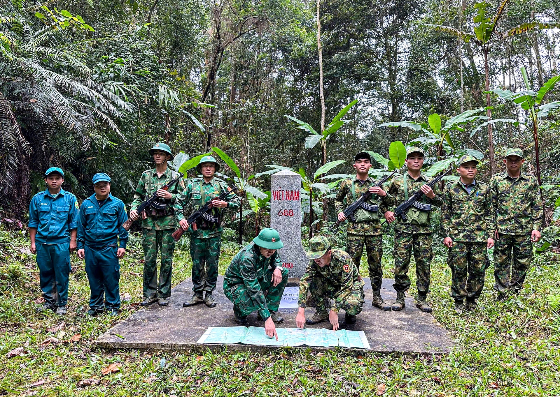 Phối hợp với Đại đội 534 Lào tổ chức tuần tra song phương