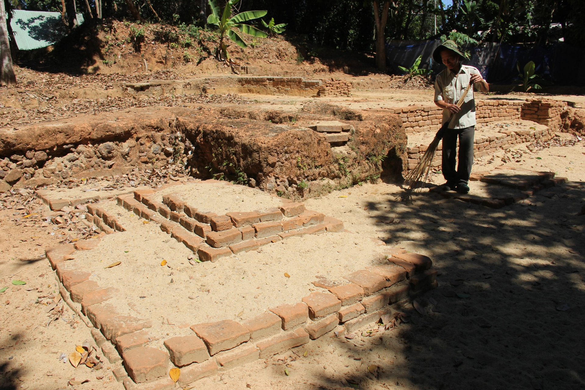 27-12 XOM PHONG LE GAC DI TICH.3