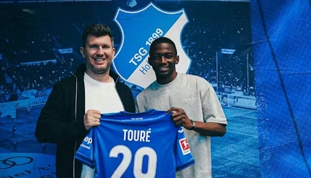 Bazoumana Toure được xem là phương án đầu tư dài hạn cho tương lai hàng công của Quỷ đỏ.
