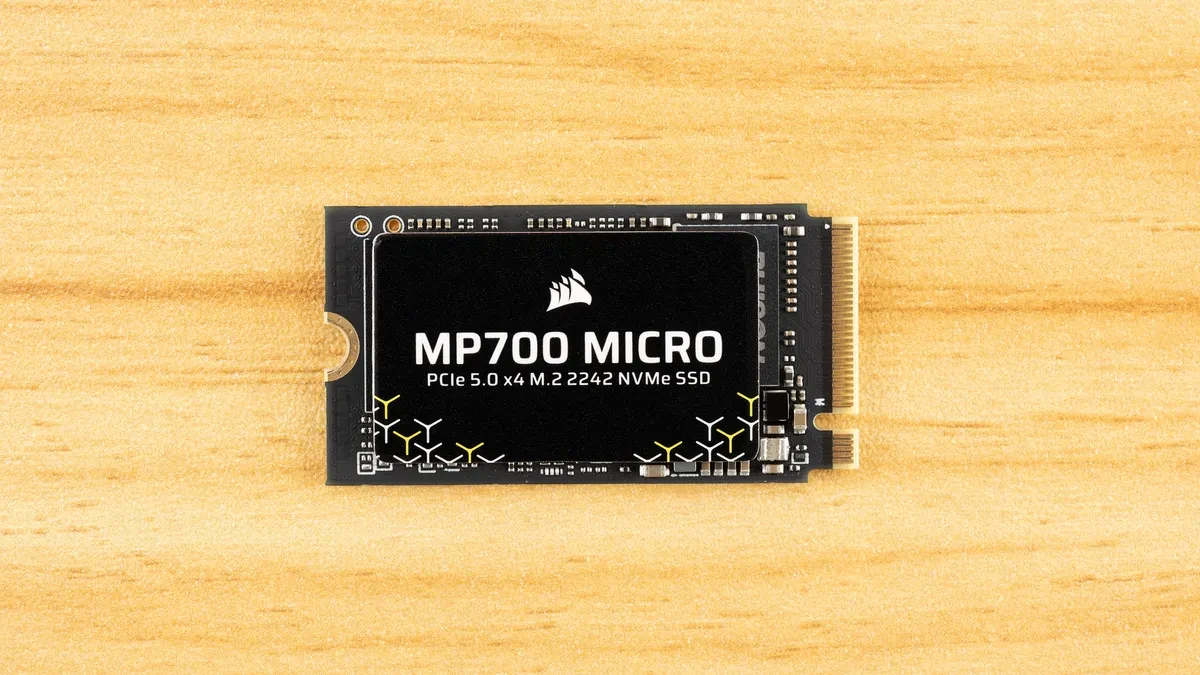 Corsair MP700 Micro 4TB SSD trên tay