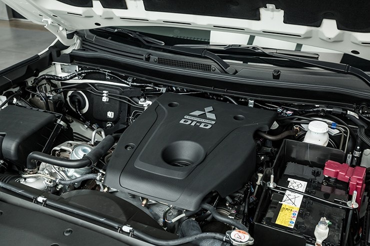 Động cơ và khả năng vận hành của Pajero Sport