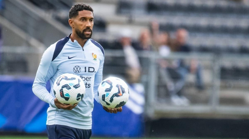 Gaël Clichy chính thức trở thành HLV trưởng SM Caen