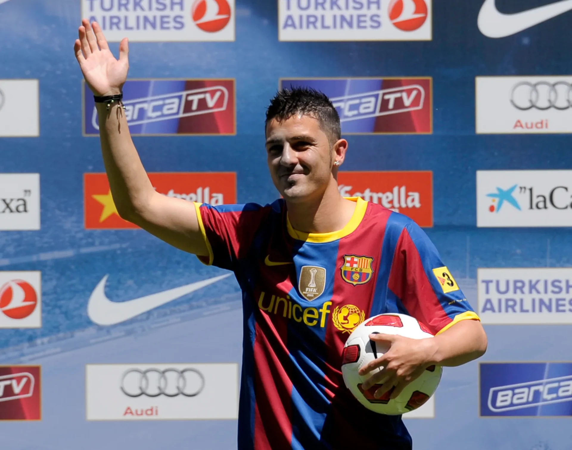 Villa bước vào kì World Cup 2010 với áp lực khổng lồ từ thương vụ đắt giá tới Barcelona trước đó
