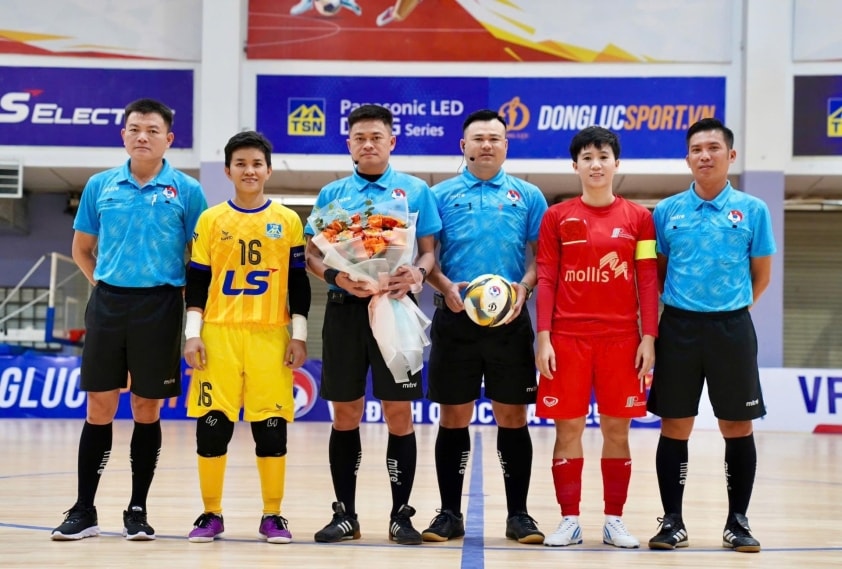 Tuyết Dung trong màu áo futsal Phong Phú Hà Nam