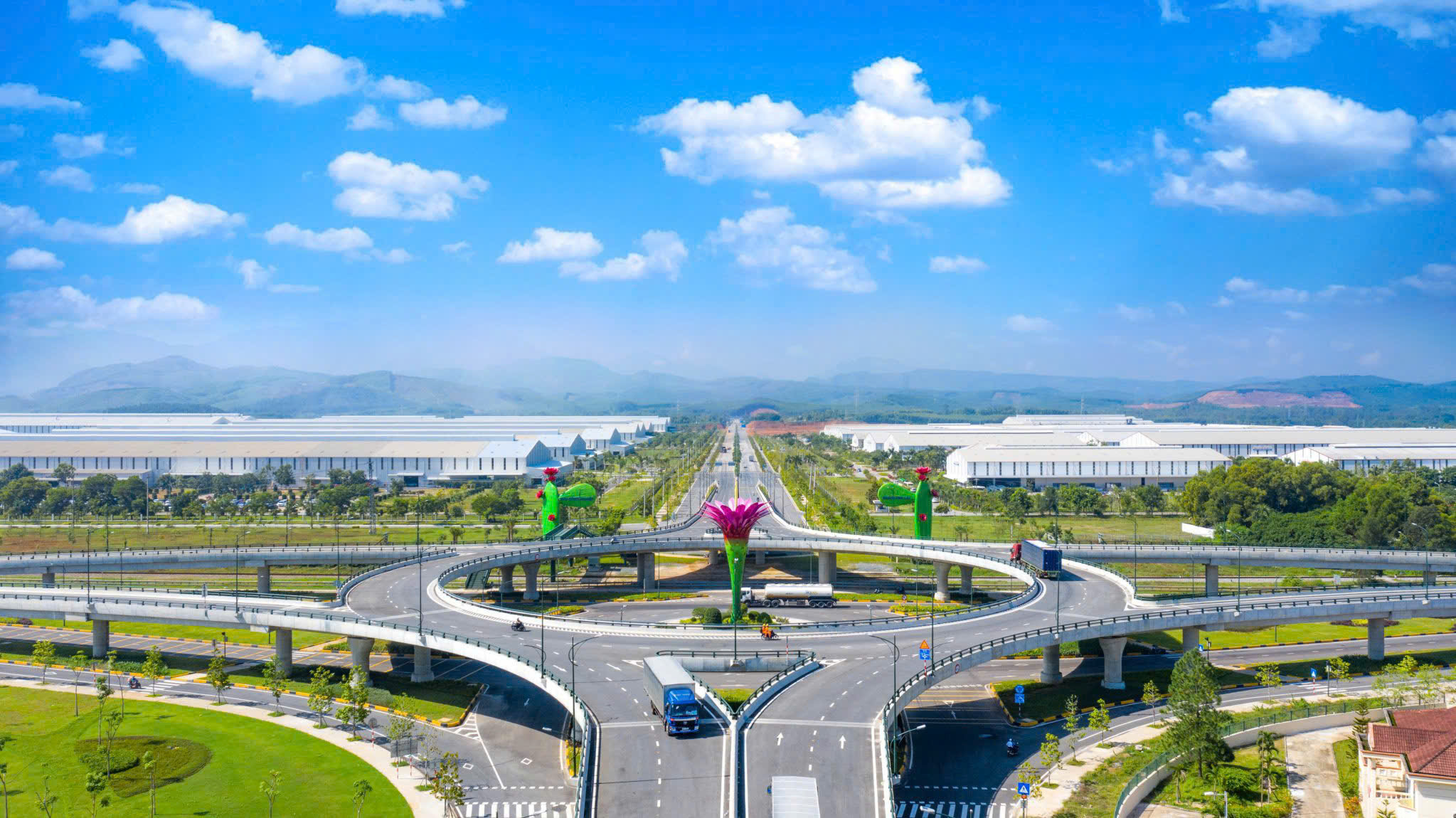 Hạ tầng giao thông tại Khu kinh tế mở Chu Lai được đầu tư đồng bộ, tạo điều kiện phát triển công nghiệp