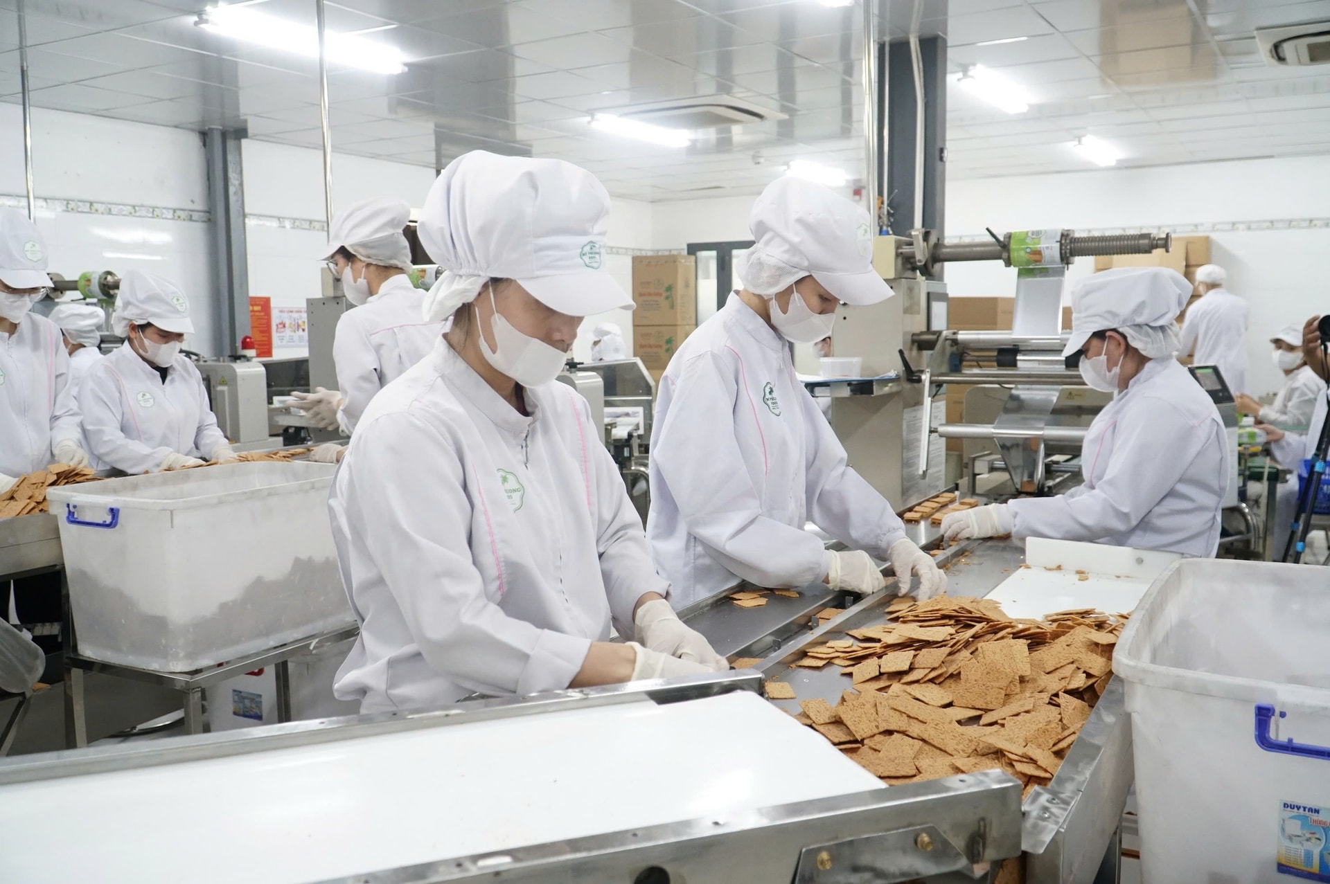 Từ nguỒn vốn khuyến công, nhiều doanh nghiệp tại Đà Nẵng đã mạnh dạn đầu tư máy móc, nâng cao hiệu quả sản xuất. Ảnh: VĂN HOÀNG