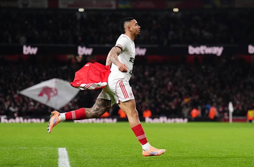 Gabriel Jesus ghi bàn ngay sau khi vào sân từ ghế dự bị