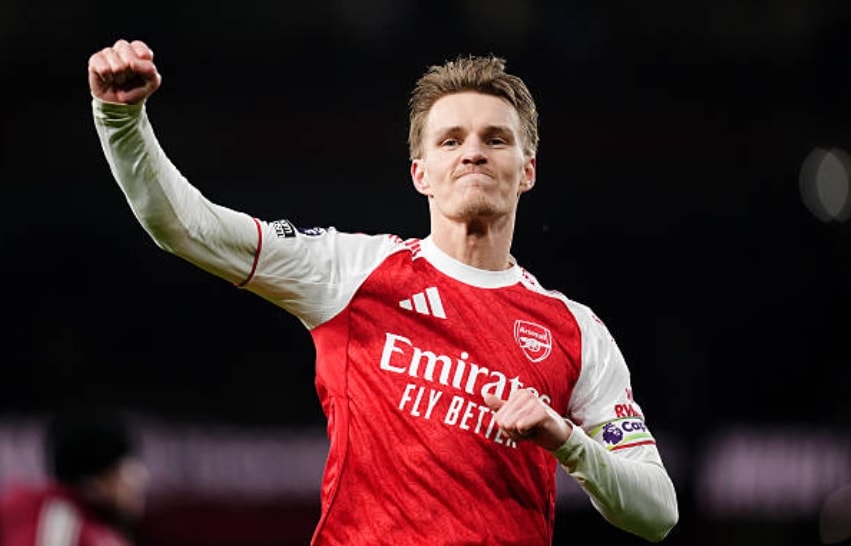 Martin Odegaard tiếp tục sắm vai nhạc trưởng tại Emirates