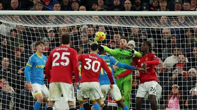 Trận hòa đáng tiếc của Man Utd trước Wolves tại sân Old Trafford ngày cuối năm.