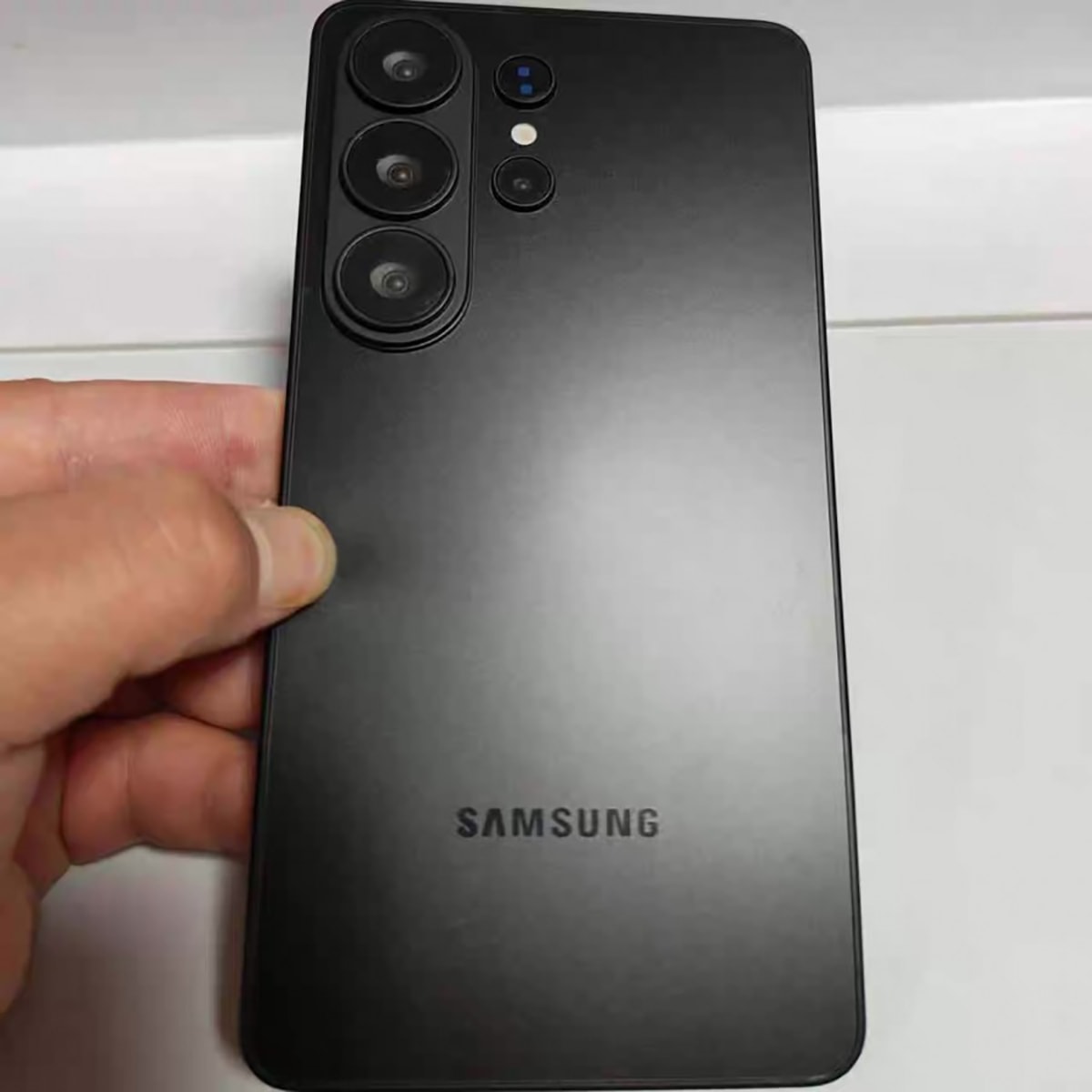 Mô hình Galaxy S26 Ultra thực tế