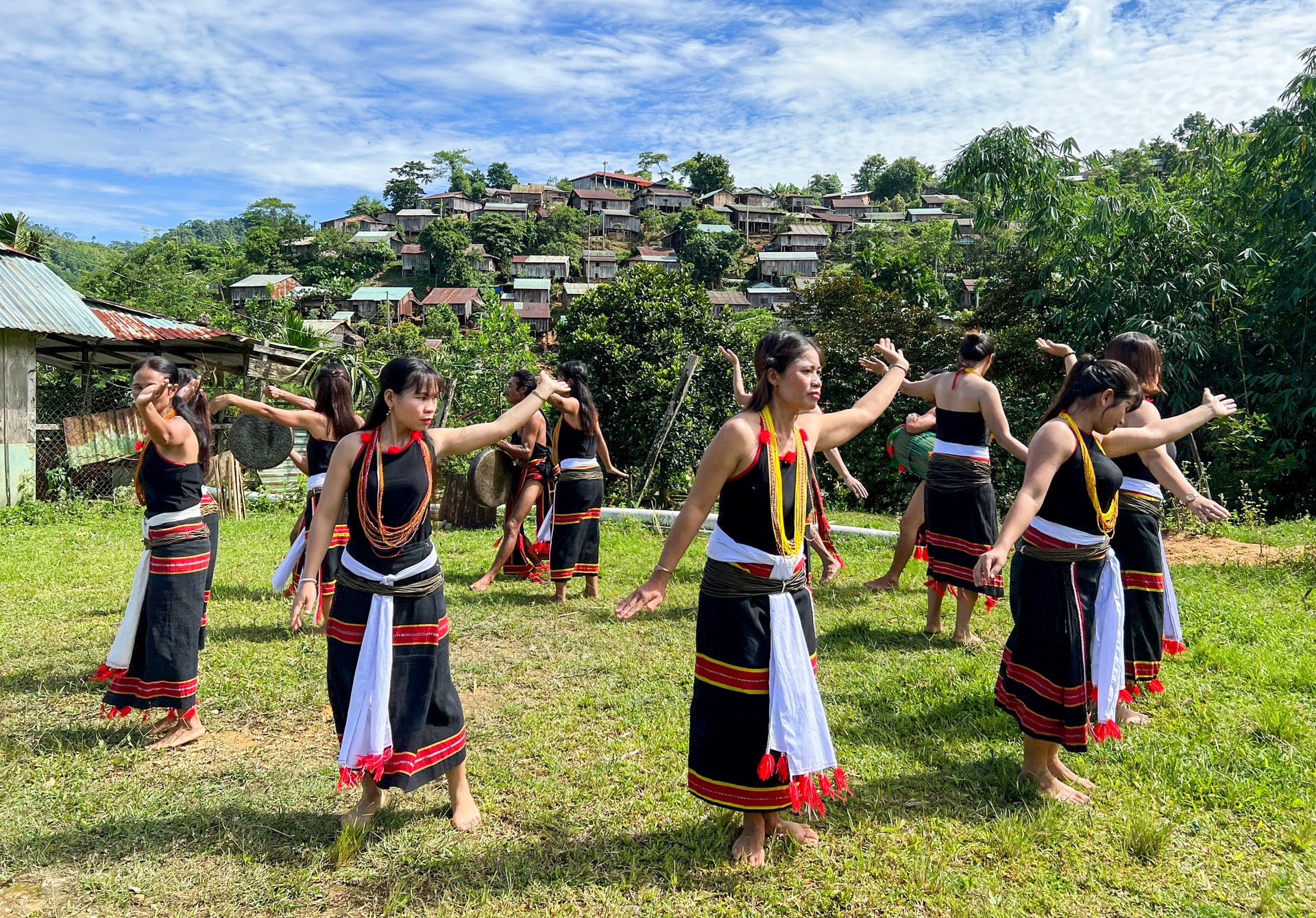 VAN HOA