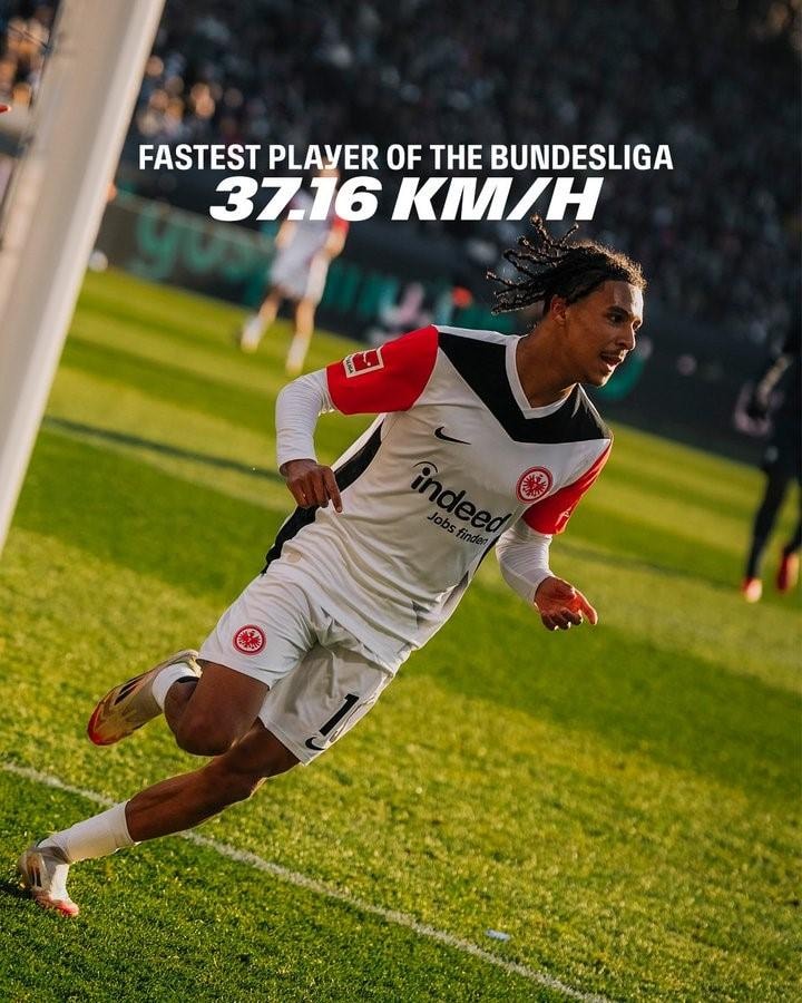 Jean-Matteo Bahoya bứt tốc trên sân cỏ Bundesliga