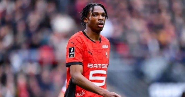 Arsenal muốn vá hàng thủ với Jacquet.