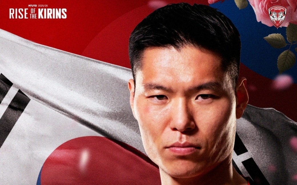 Kim Dong Su trong ngày ra mắt CLB Muangthong United tại sân Thunderdome.