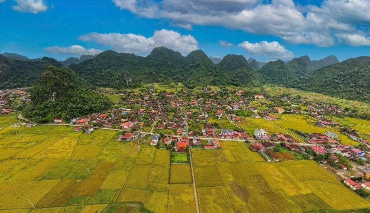 Toàn cảnh những ngôi nhà sàn cổ kính tại làng du lịch Quỳnh Sơn, Lạng Sơn