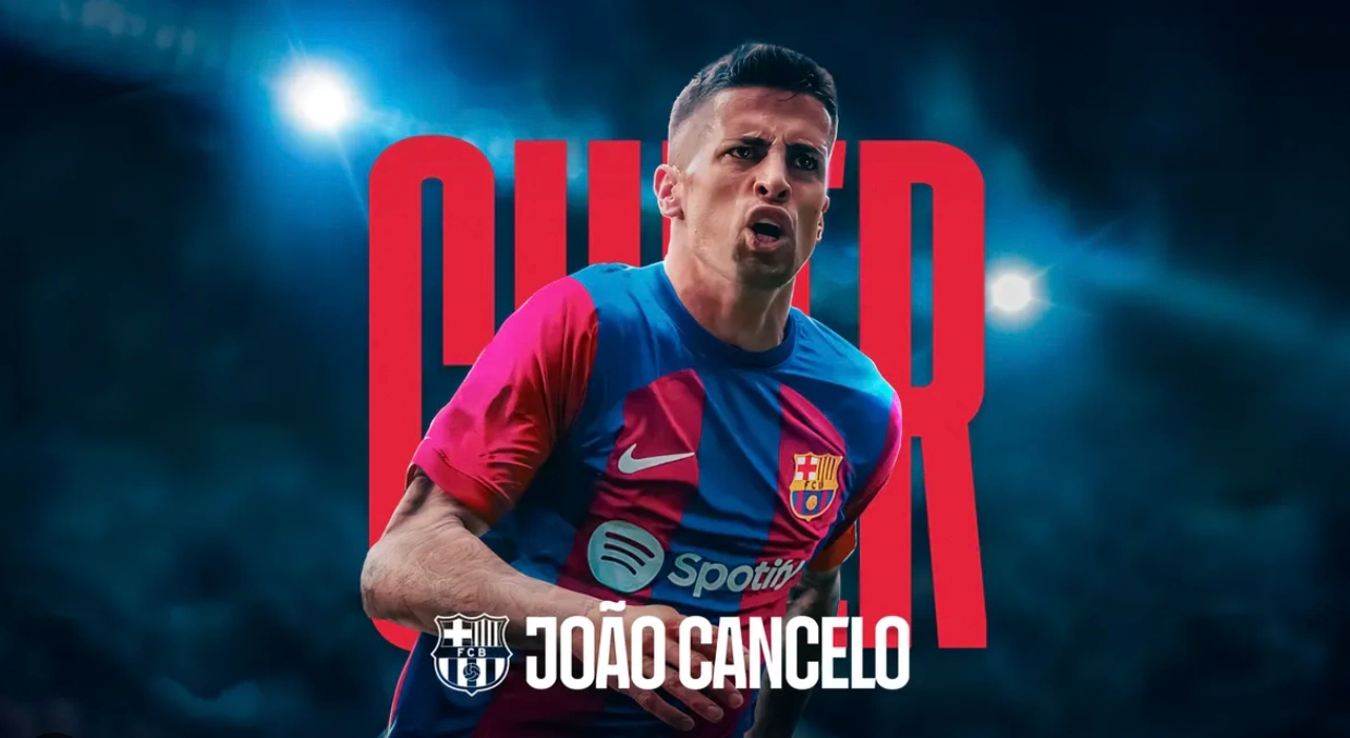 Joao Cancelo trong màu áo Barcelona tại Camp Nou