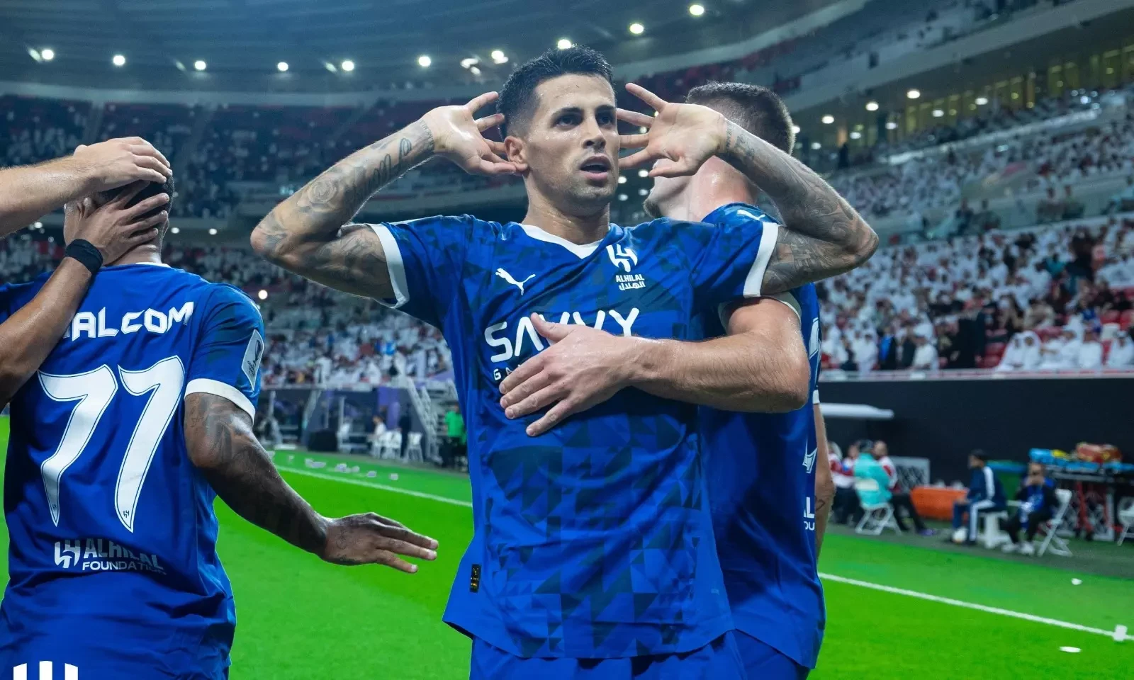 Joao Cancelo thi đấu trong màu áo Al Hilal trước khi rời đi