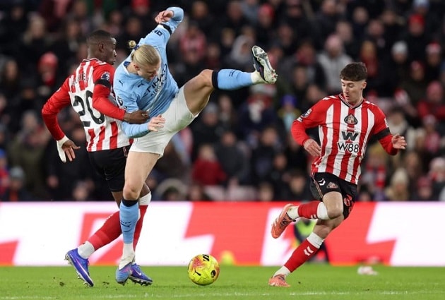 Tiền đạo Erling Haaland bị Nordi Mukiele vô hiệu hóa hoàn toàn trong trận đấu tại Stadium of Light.