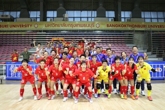Tuyển futsal nữ Việt Nam giành HCV SEA Games lịch sử.
