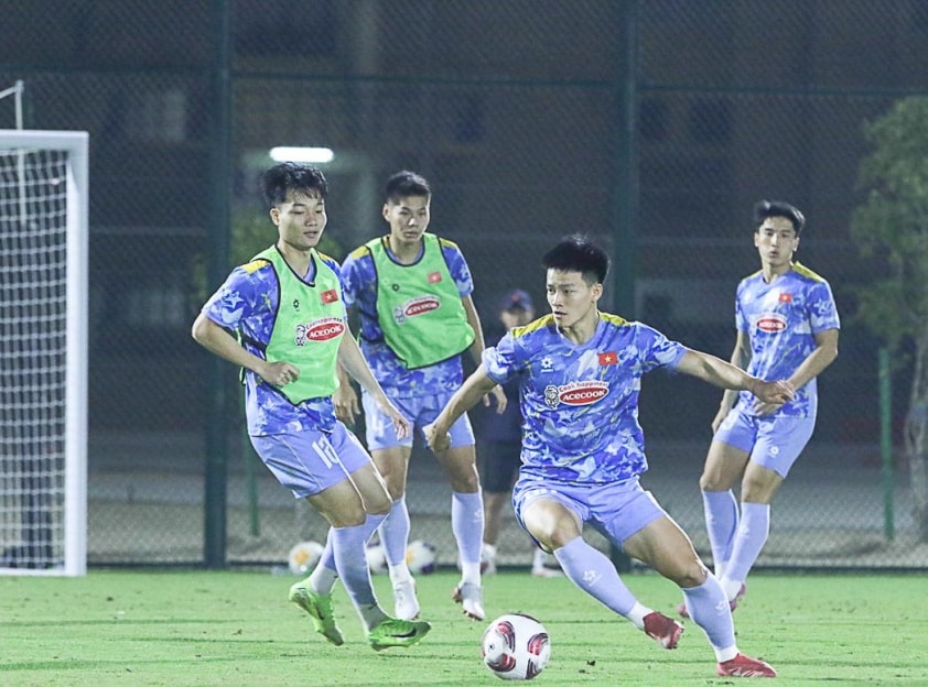 HLV Kim Sang Sik và nỗi lo chấn thương của Thanh Nhàn
