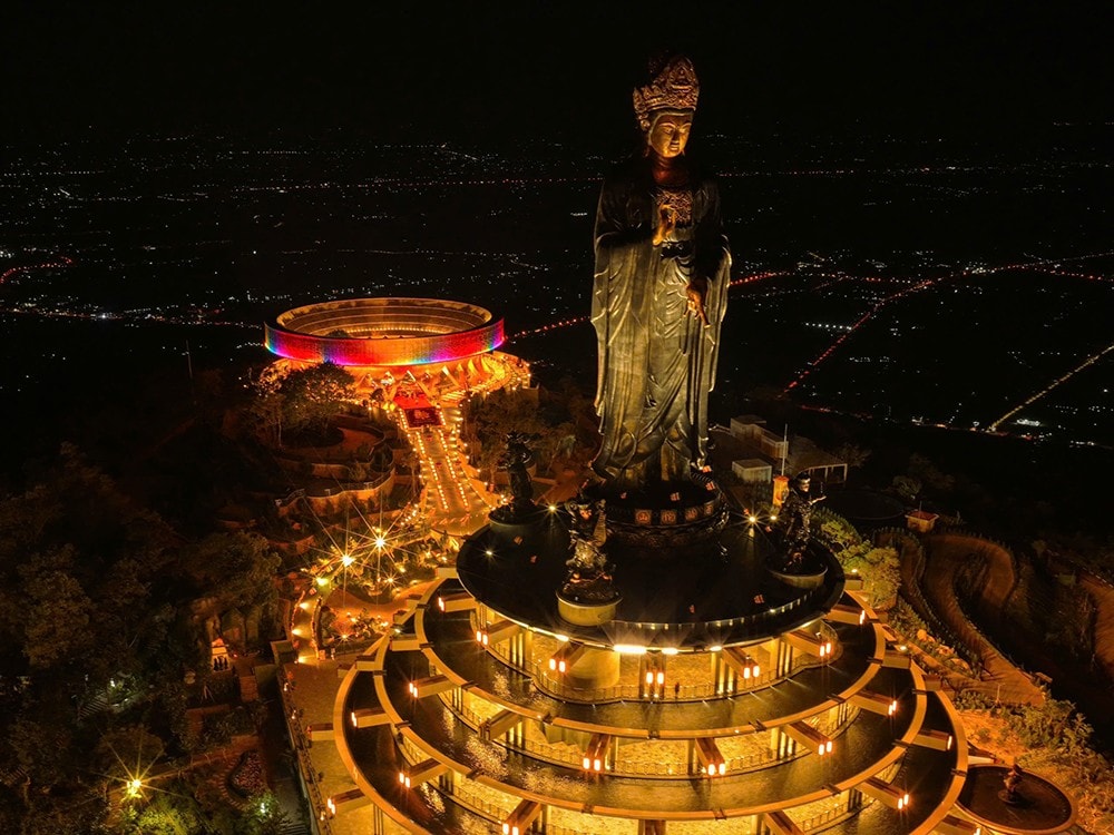 Tôn tượng Đức Phật Câu Na Hàm Mâu Ni chính thức được an vị tại núi Bà Đen vào ngày 29/12/2025.