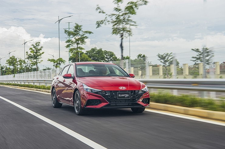 Trang bị an toàn trên Hyundai Elantra đáp ứng tiêu chuẩn cao trong phân khúc