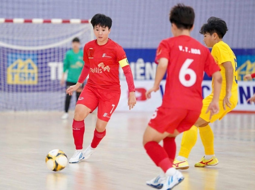 Tuyết Dung ăn mừng bàn thắng gỡ hòa cho Phong Phú Hà Nam