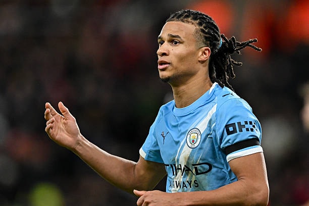 Nathan Ake là mục tiêu chuyển nhượng của Barcelona.