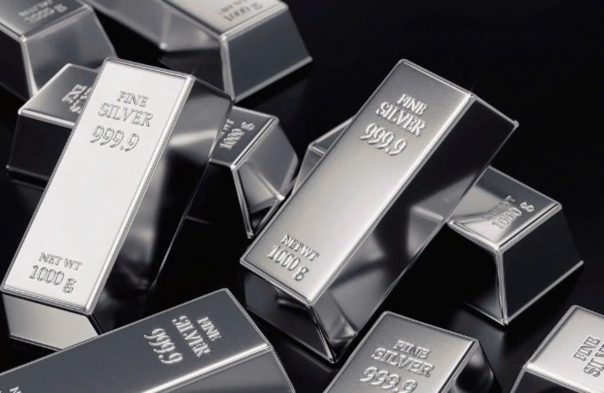 Giá bạc hôm nay 3/1 đảo chiều tăng mạnh sau các phiên điều chỉnh đầu năm