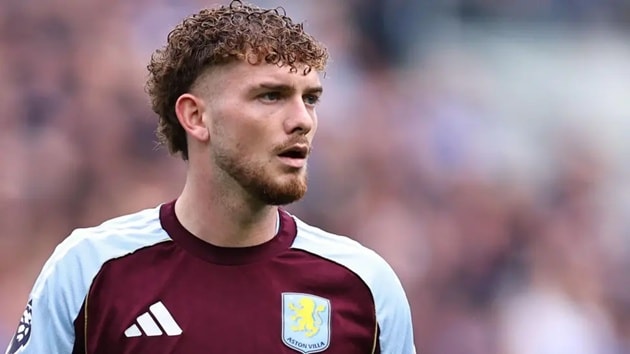 Harvey Elliott thất vọng trên băng ghế dự bị tại Aston Villa
