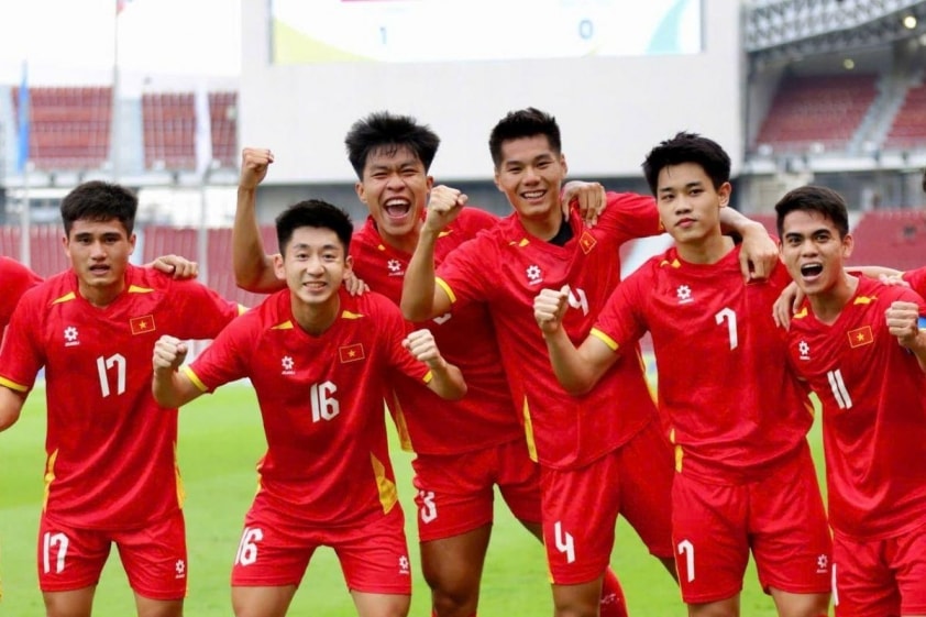 Trung vệ U23 Việt Nam Nguyễn Nhật Minh và các đồng đội chuẩn bị cho giải châu Á