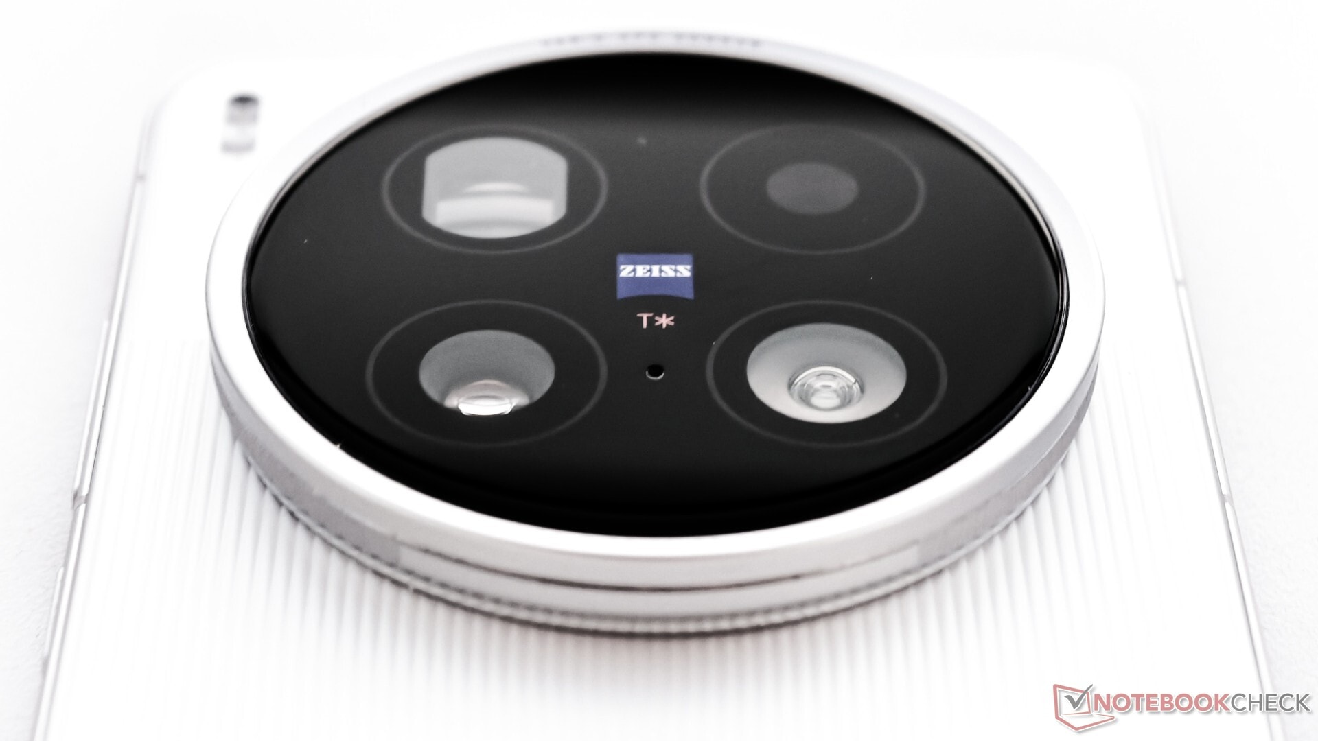 Bản dựng Vivo X300 Ultra với hệ thống camera Zeiss và công nghệ zoom liên tục