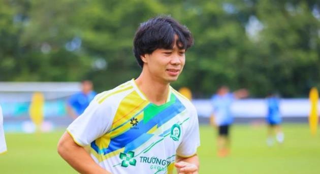 Nguyễn Công Phượng trở lại mạnh mẽ trong màu áo CLB Đồng Nai.