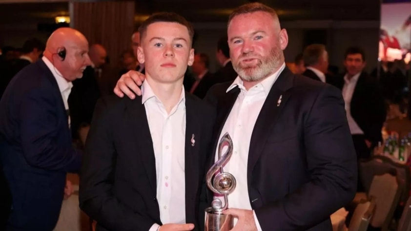 Kai Rooney bị MU cấm mang giày thương hiệu Puma tại đội U16