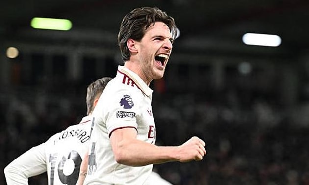 Declan Rice tỏa sáng rực rỡ trong ngày trở lại với cú đúp bàn thắng giúp Arsenal giành chiến thắng.