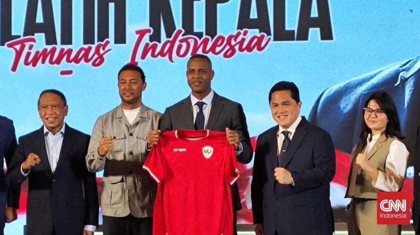 Huyền thoại Patrick Kluivert thất bại tại ĐT Indonesia